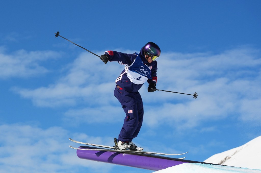 Mac Forehand qualifies for Slopestyle finals, Hilary Knight leads US to hockey win