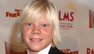 Super Bowl Winner, 62, Dies in House Fire - The Daily Beast