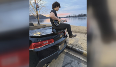 Parkersburg teen earns golden ticket to Hollywood on American Idol