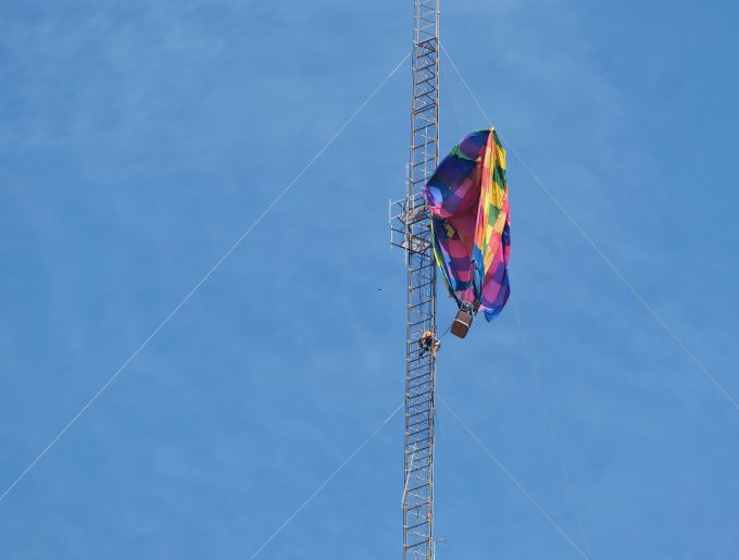 2 occupants rescued after hot air balloon hits, gets stuck on Gregg County cell tower