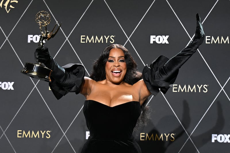 Niecy Nash-Betts wins an Emmy 2024