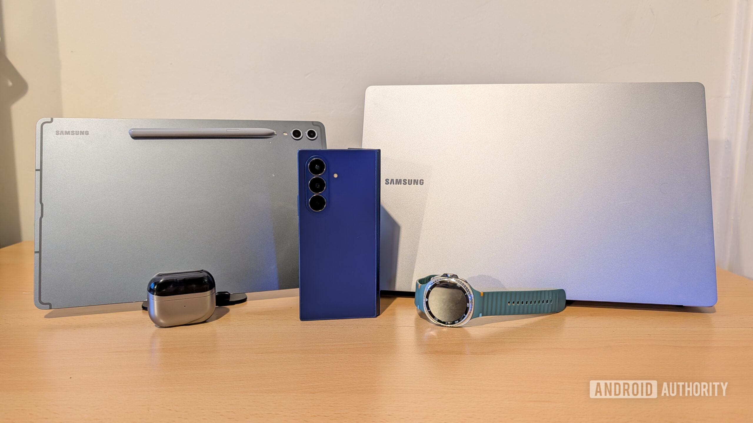 Samsung ecosystem fold 7 watch 8 buds pro 3 tab s10 galaxy book