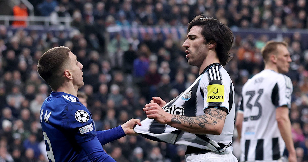 Newcastle United 3 Qarabağ 2 (9-3 on aggregate)