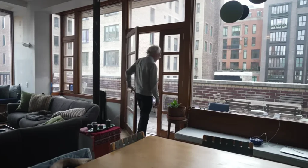 This US architect built a $200,000 home on top of a NYC skyscraper, turning a janitor’s apartment into a rooftop chalet he’s lived in for 28 years