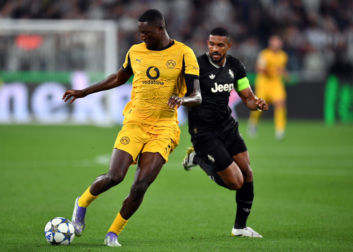 TURIN, ITALY - SEPTEMBER 16: Serhou Guirassy of Borussia Dortmund controls the ball whilst under pressure from Bremer of Juventus during the UEFA Champions League 2025/26 League Phase MD1 match between Juventus and Borussia Dortmund at Juventus Stadium on September 16, 2025 in Turin, Italy. (Photo by Valerio Pennicino/Getty Images)