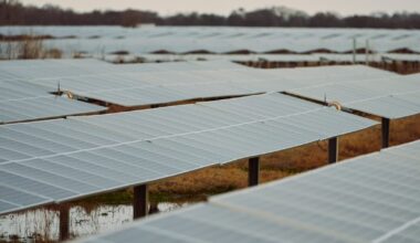 How solar and batteries help keep lights on during…