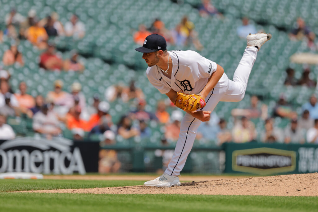 Mariners Sign Brendan White To Minor League Deal