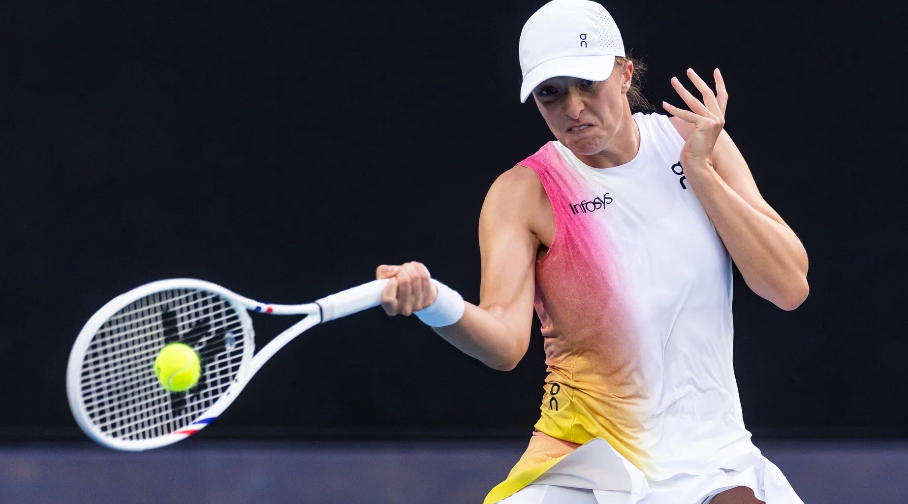 Iga Swiatek in action.