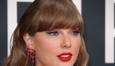 World reacts to insane Taylor Swift news