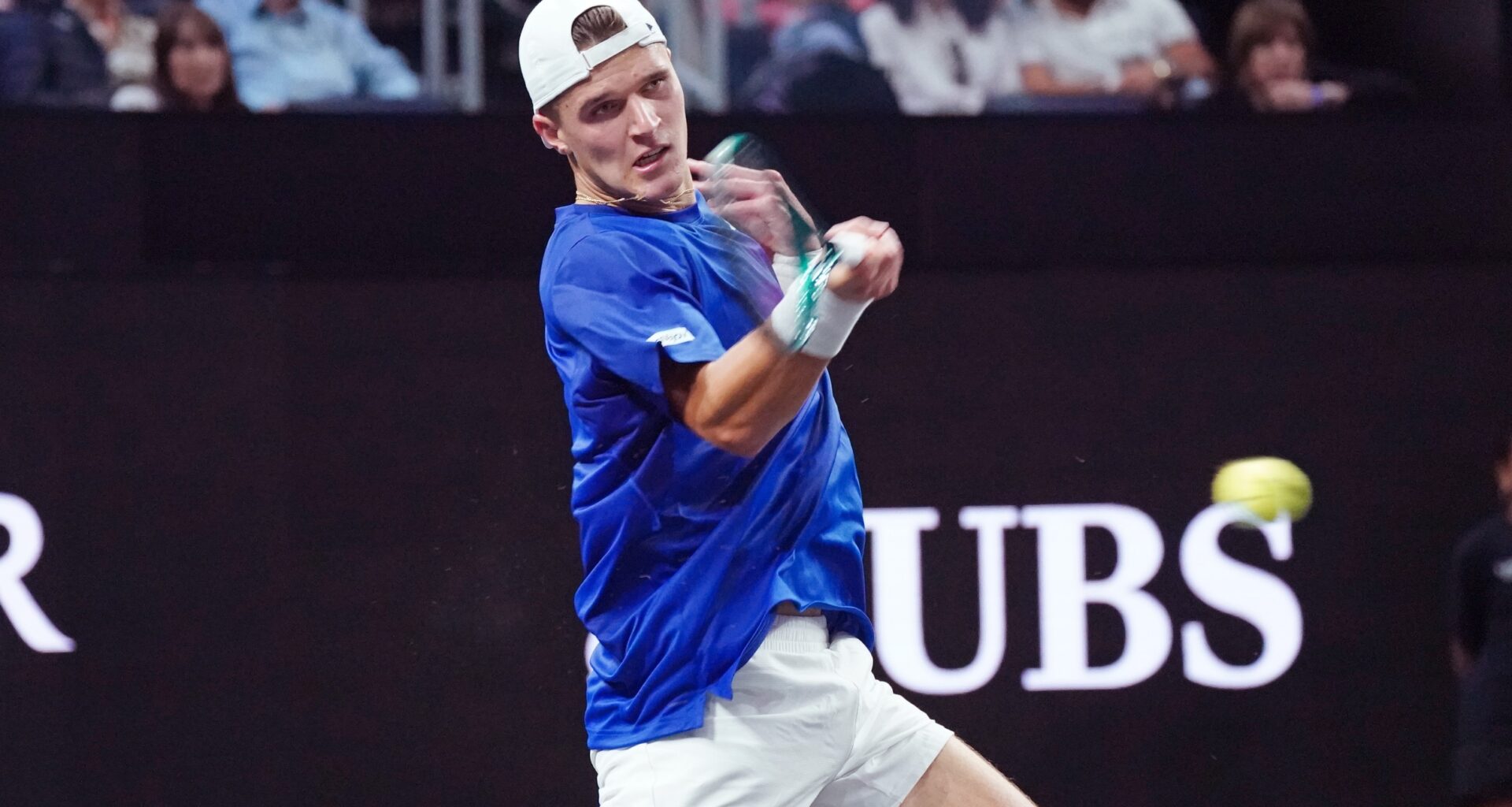 Jakub Mensik hits a forehand against Alex de Minaur at the 2025 Laver Cup.