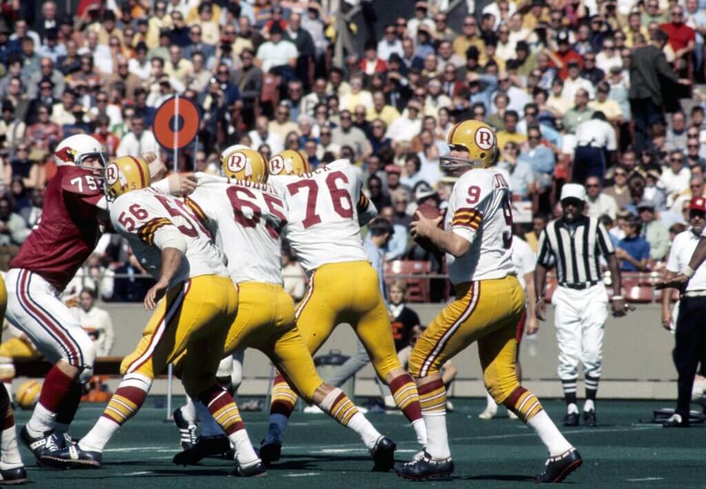 Sonny Jurgensen looks to pass during a 1970 game against the St. Louis Cardinals. 