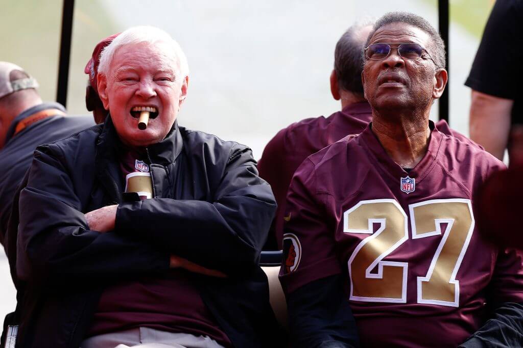 Sonny Jurgensen with former Washington safety Ken Houston in 2015.