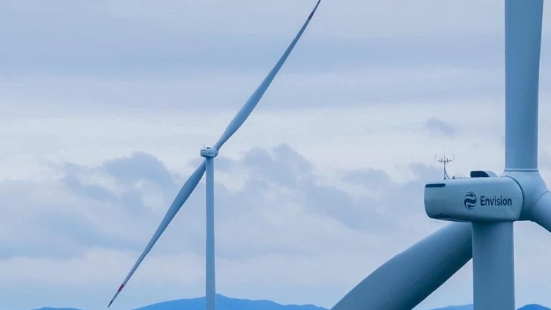 Someone thought removing one blade from wind turbines could be a good idea — Now it may rewrite history