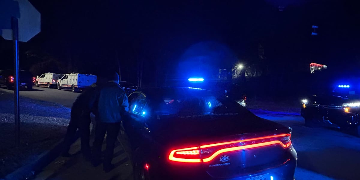 Fulton County police respond to barricaded man