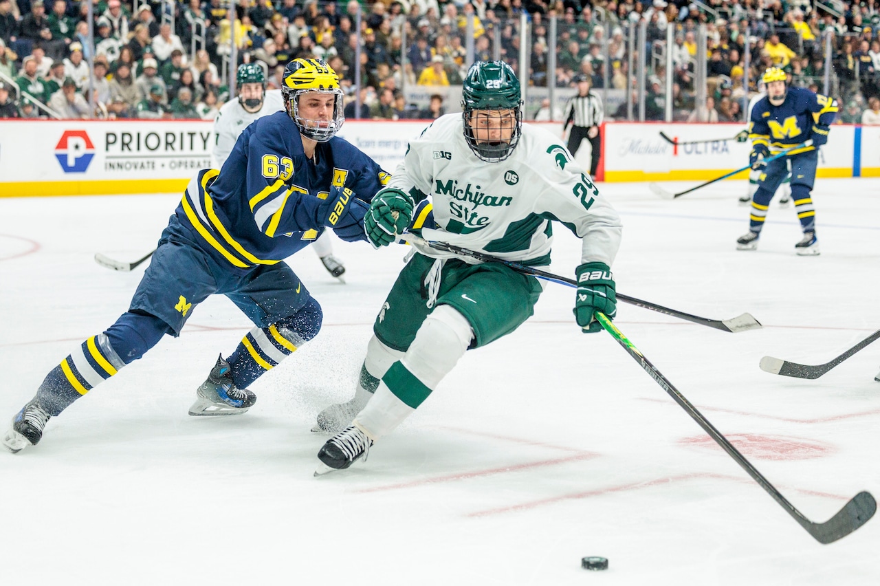 No. 2 MSU fends off No. 1 Michigan in Duel in the D, moves into first place