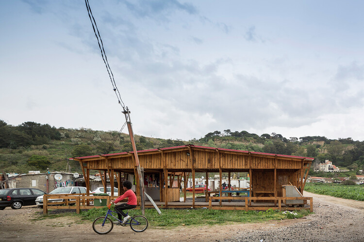 The Kitchen as a Social Space: Everyday Rituals and the Making of Place - Image 6 of 13