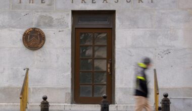 Treasuries Fall as China Banks Asked to Limit Bond Holdings