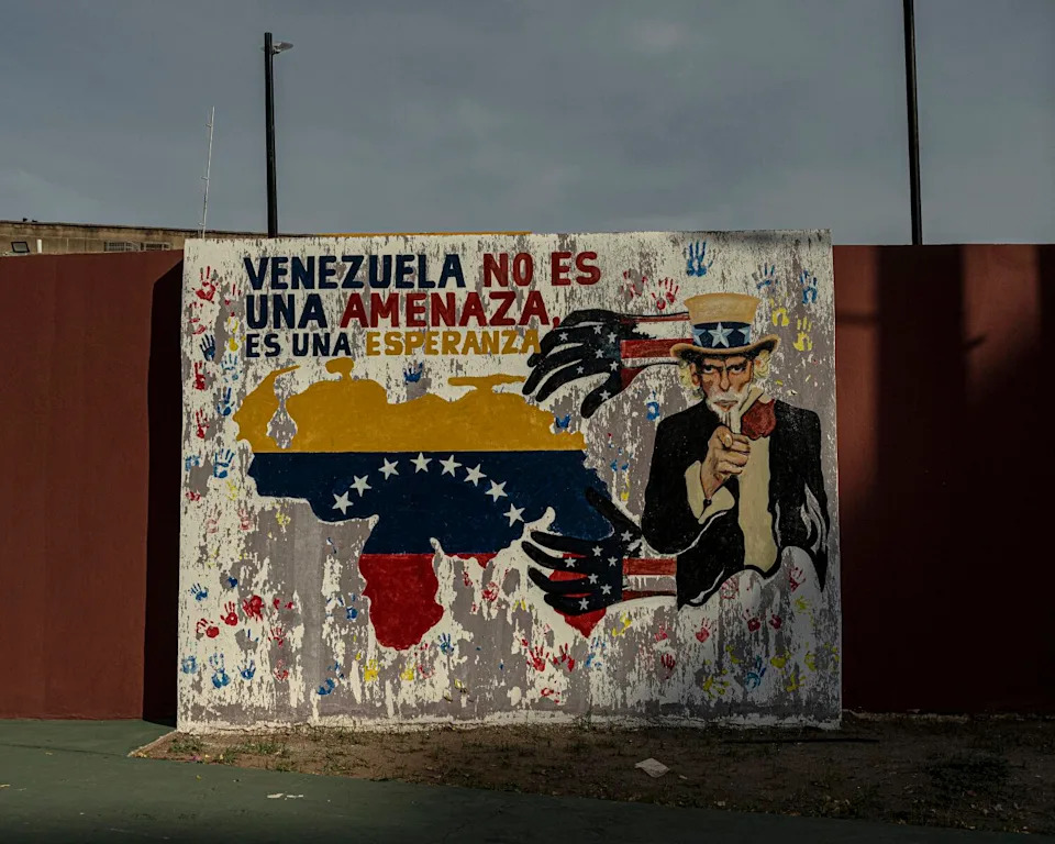 an Anti-United States mural in Spanish