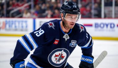 NHL Trade Buzz: Toews 'wouldn't consider' leaving Jets: report