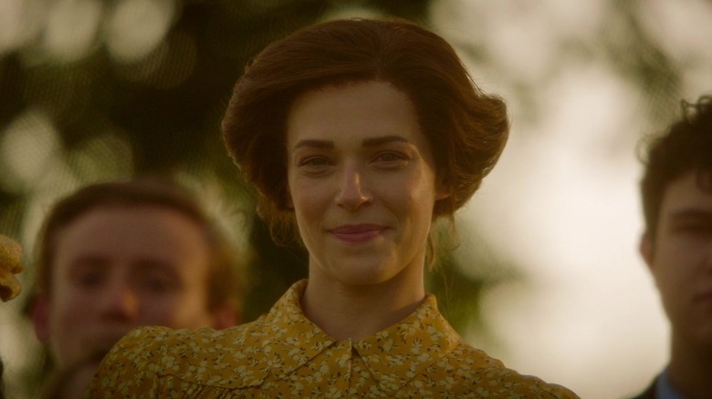 Amanda Righetti as Nelle Reagan in Reagan