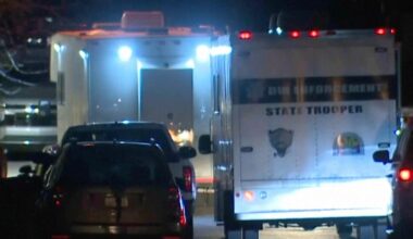 2 killed in police helicopter crash at active shooting scene in Arizona