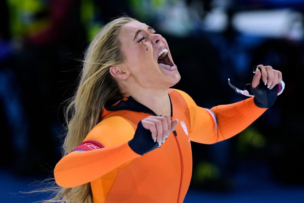 Dutch speedskater Jutta Leerdam reacts after <a href=