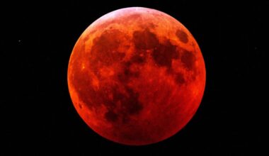 Total lunar eclipse will turn the moon red over western Washington