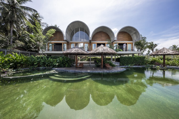 Ben Tre Bungalow  / VTN Architects (Vo Trong Nghia Architects) - Image 1 of 18