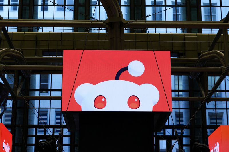 Reddit forecasts strong revenue as AI tools drive ad sales