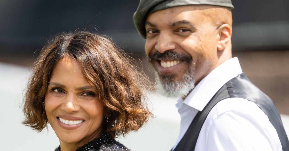 Halle Berry Is Engaged: Who Is Van Hunt?