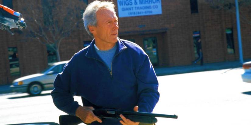 Clint Eastwood as Terry McCaleb holding a shotgun in Blood Work