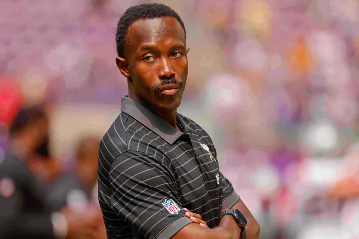 Ex-Vikings GM Kwesi Adofo-Mensah's paternity leave scrutinized