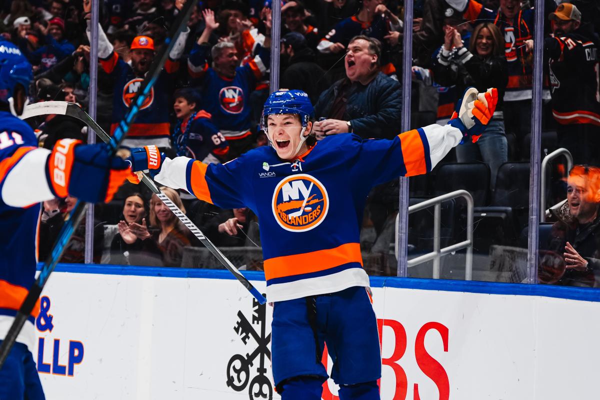 We've never seen anything like Islanders' Matthew Schaefer