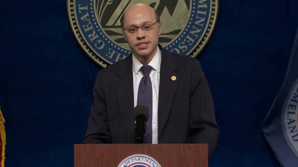‘SNL’: Pete Davidson Rallies Confused ICE Troops After Minnesota Violence: ‘We Need to Lower the Temperature’ | Video