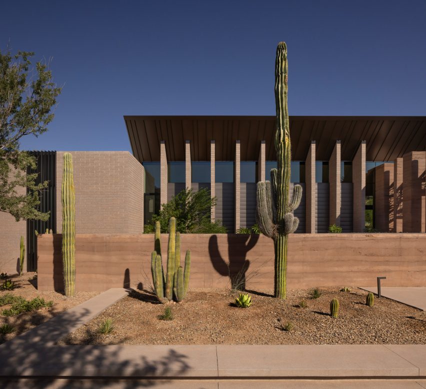 Desert Fairway Residence in Arizona by Kendle Design Collaborative
