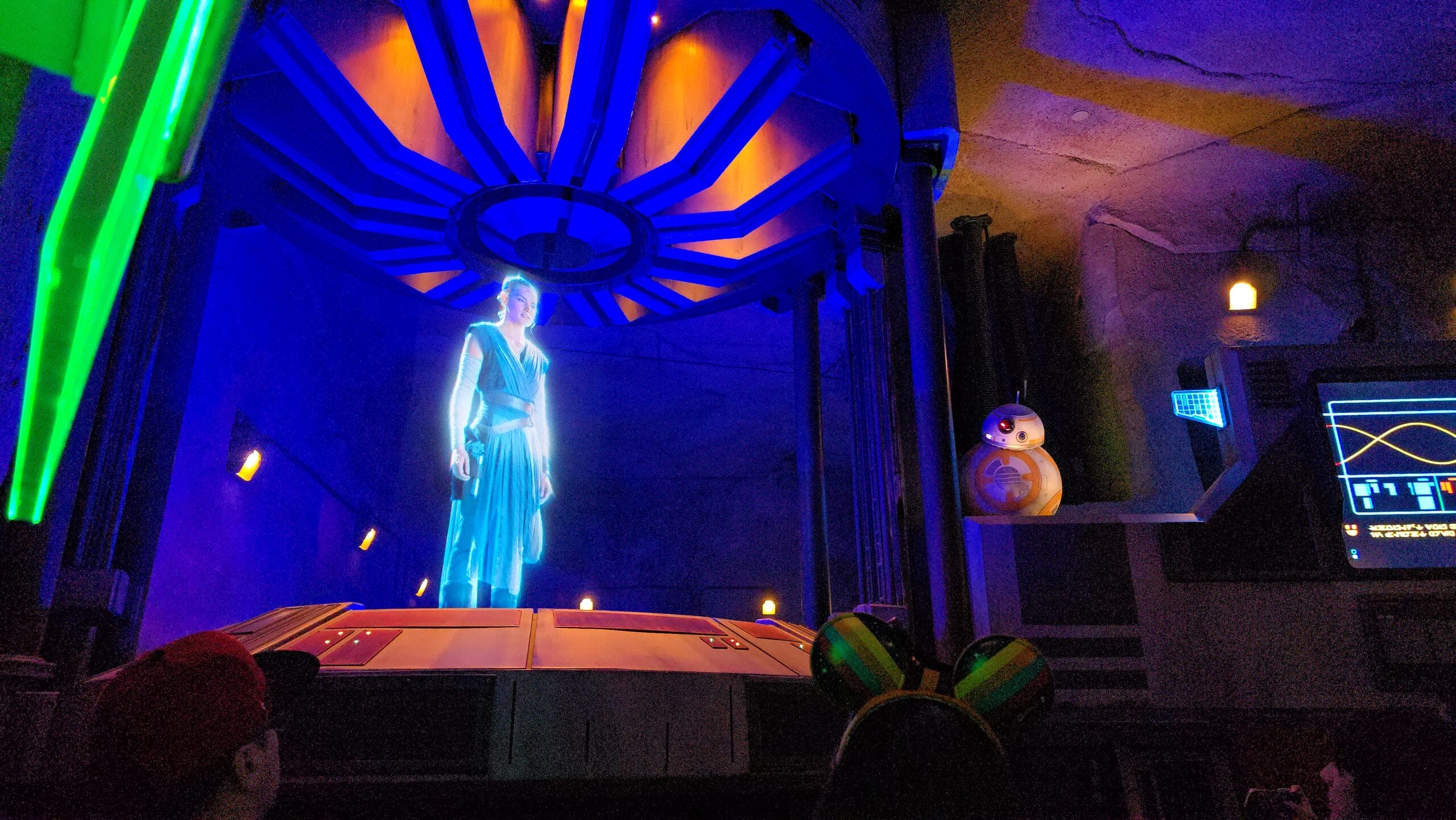 Rey and BB-8 pre-show in Star Wars: Rise of the Resistance