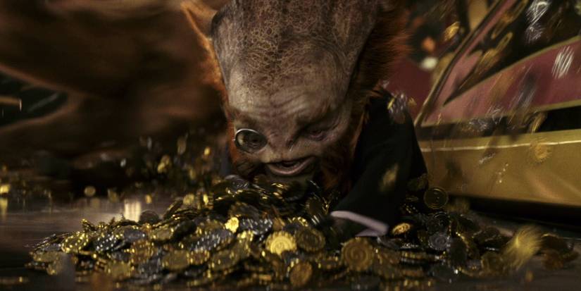 Mark Hamill's Dobbu Scay collecting coins in Star Wars: Episode VIII - The Last Jedi