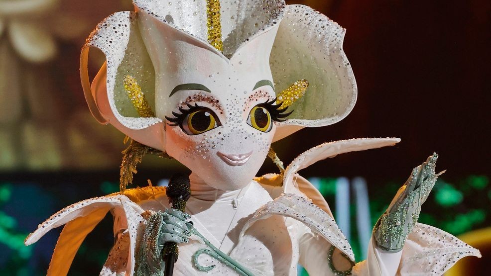 THE MASKED SINGER: Calla Lily in the "Red, White and Clue" episod of THE MASKED SINGER airing Wednesday, Feb. 4 (8:00-10 PM ET/PT) on FOX. ©2026 Fox Media LLC. (Credit: Michael Becker/ FOX)