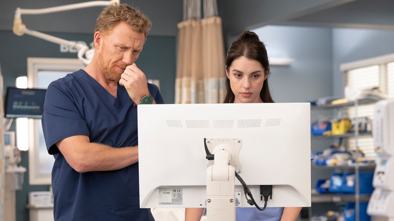 Owen and Jules on Grey's Anatomy Season 22 Episode 11