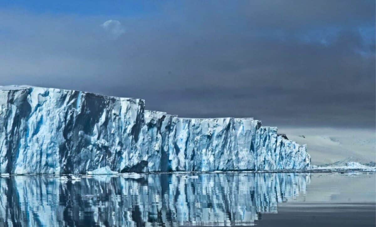 Experts Are Testing A Huge Underwater Curtain On The Ocean Floor