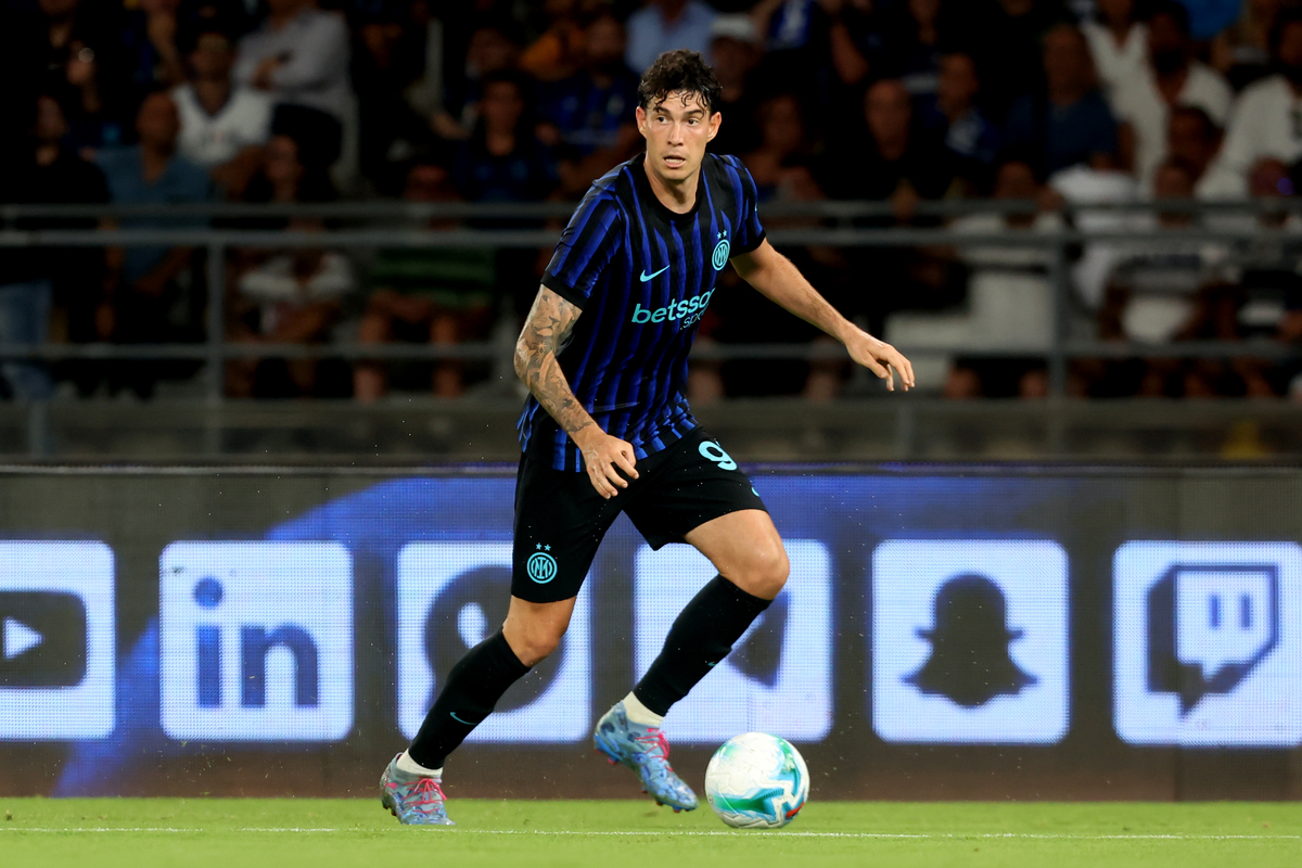 BARI, ITALY - AUGUST 16: Alessandro Bastoni of Inter during Pre-Season Friendly match between FC Internazionale and Olympiacos FC at Stadio San Nicola on August 16, 2025 in Bari, Italy. (Photo by Maurizio Lagana/Getty Images)
