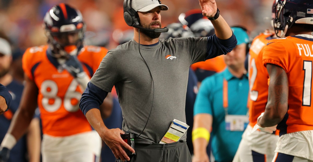 Las Vegas Raiders news: Zach Azzani hired as wide receivers coach