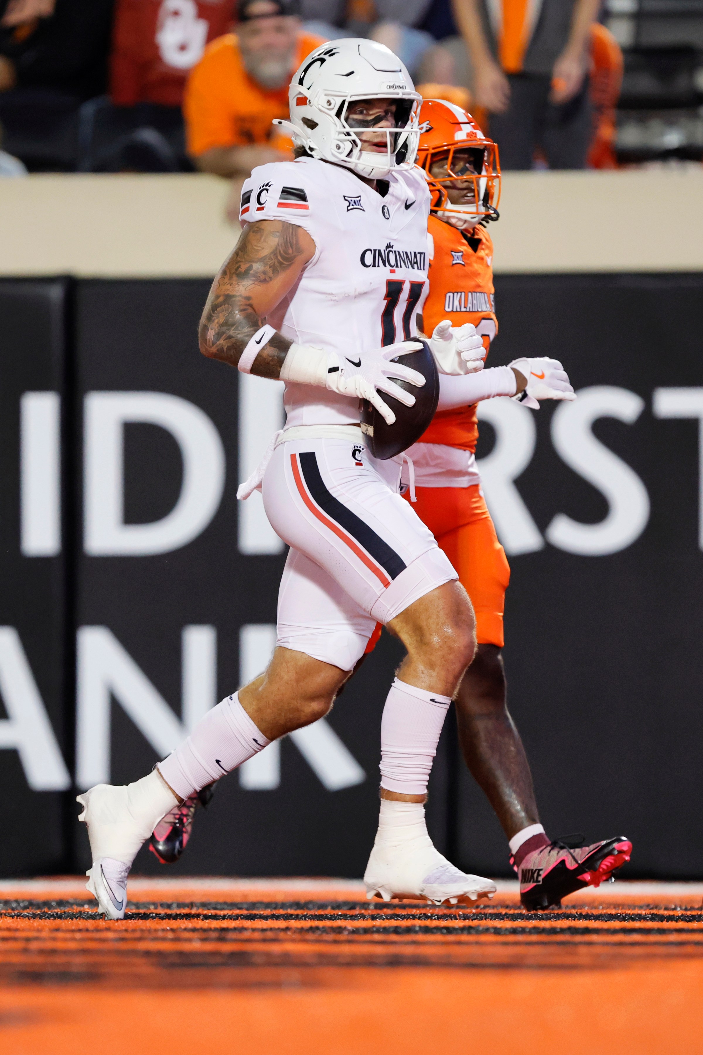 STILLWATER, OK - OCTOBER 18: Linebacker Jake Golday #11 of the Cincinnati Bearcats scores a 27-yard touchdown on a 10-yard catch against the Oklahoma State Cowboys in the second quarter at Boone Pickens Stadium on October 18, 2025 in Stillwater, Oklahoma. Cincinnati won 49-17. (Photo by Brian Bahr/Getty Images)