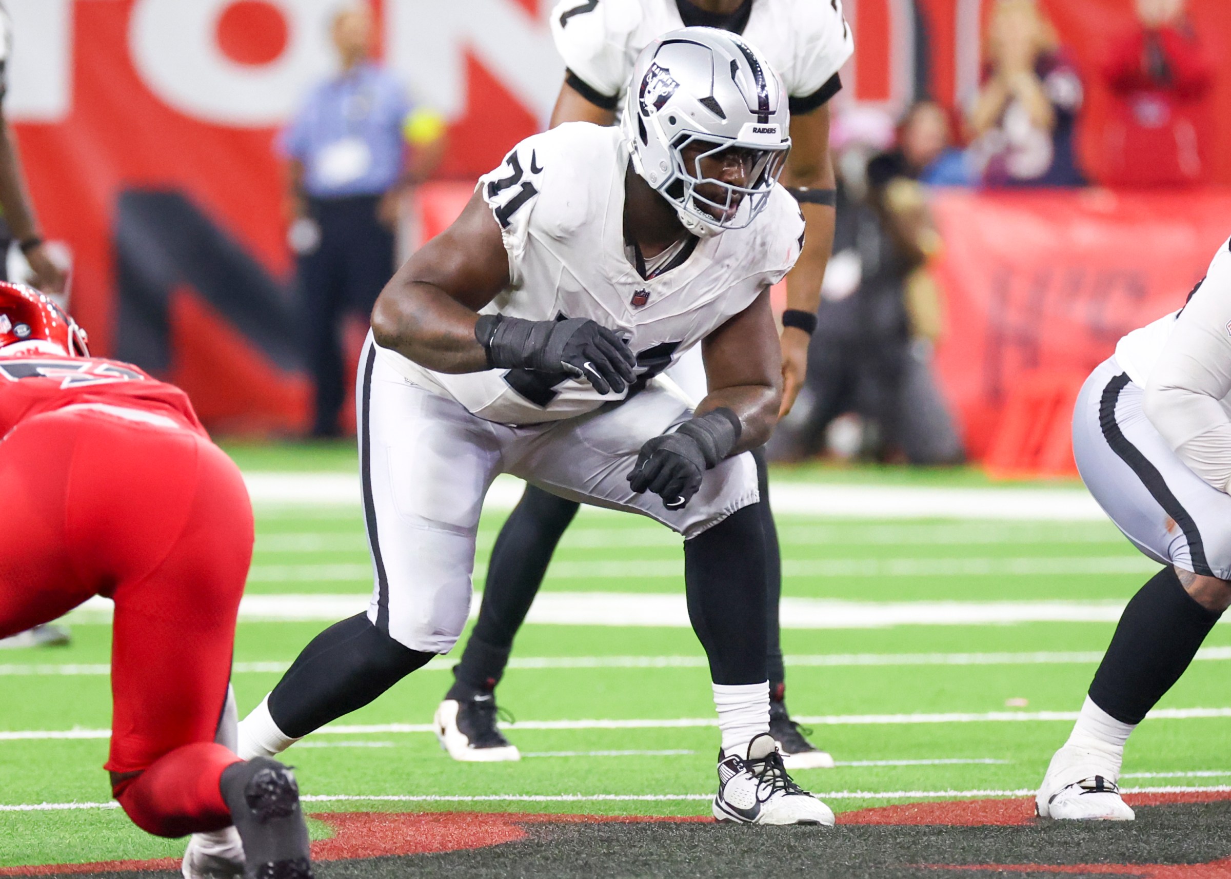 HOUSTON, TX - DECEMBER 21: Las Vegas Raiders offensive tackle DJ Glaze (71) sets up at the line of scrimmage in the second half during the NFL game between the Las Vegas Raiders and Houston Texans on December 21, 2025 at NRG Stadium in Houston, Texas. (Photo by Leslie Plaza Johnson/Icon Sportswire via Getty Images)