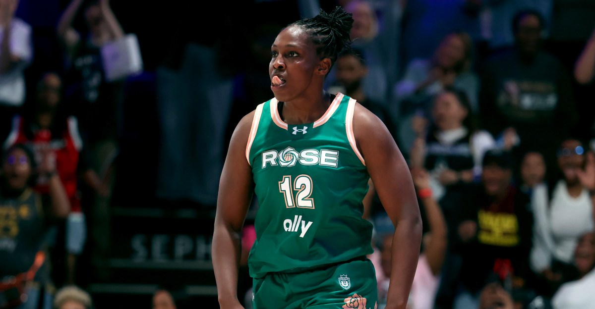 Unrivaled: Chelsea Gray hits record 10 3s as Rose clinch playoff spot