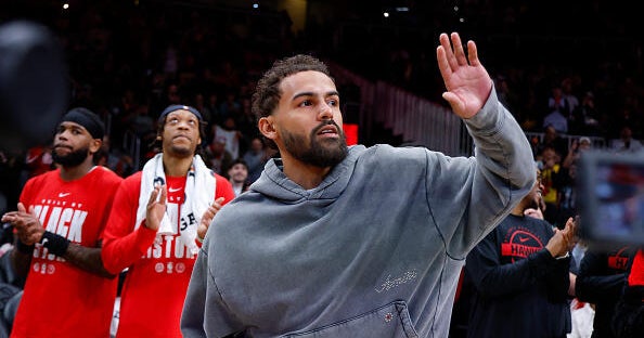 Injured Wizard Trae Young thanks Hawks fans in return to State Farm Arena