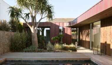 Splinter Society uses "warm, natural palette" for home in Australia