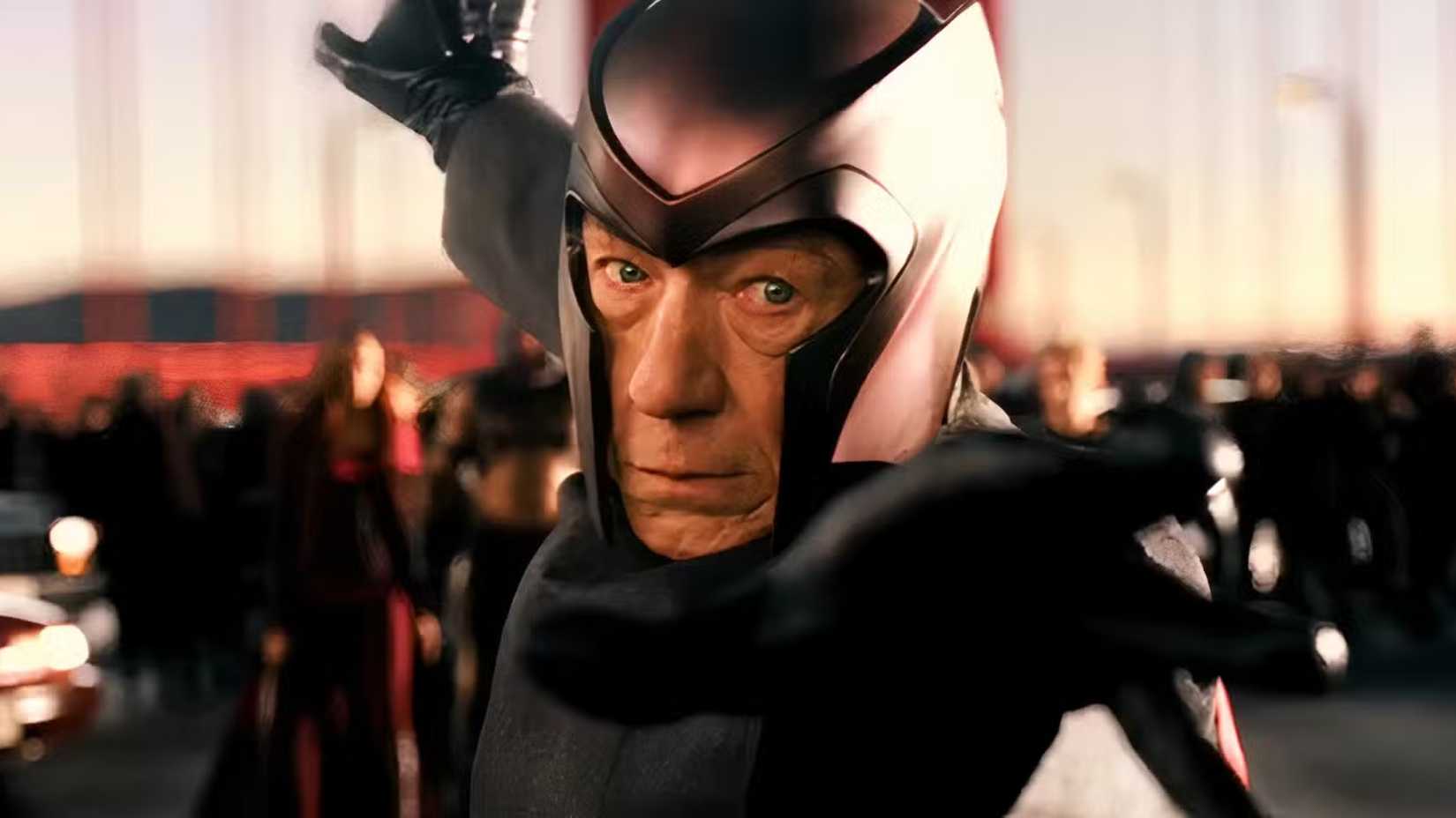 Ian McKellen as Magneto in X-Men the Last Stand