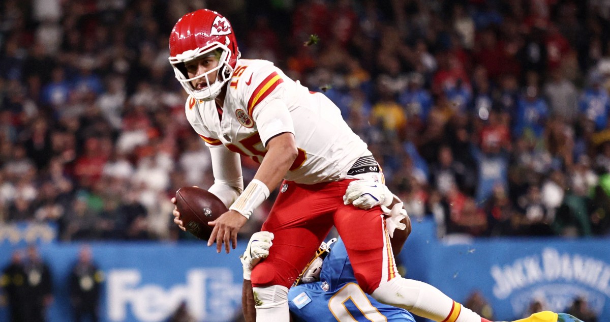 Chiefs News 2/19: Mahomes restructure was a desperate move by Chiefs - Arrowhead Pride