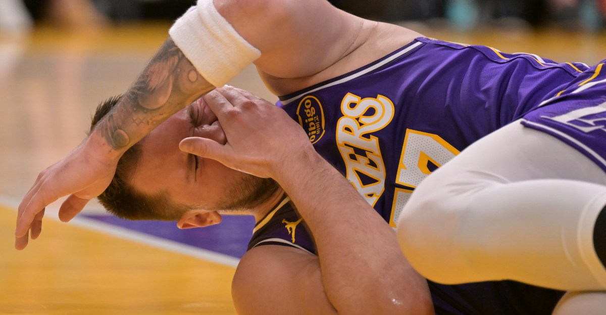 Lakers Injury Report: Luka Dončić leaves Sixers game with leg injury